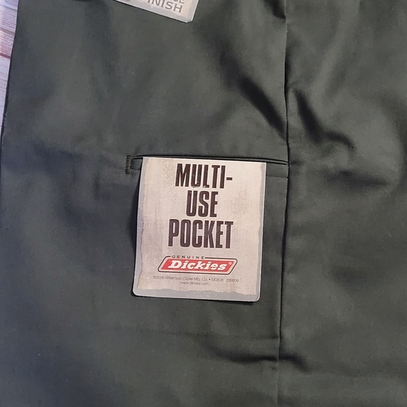 Dickies▪︎Dark Green 15" Shorts w/Multi-use Pocket▪︎ Size 38 *NEW* - Picture 7 of 16